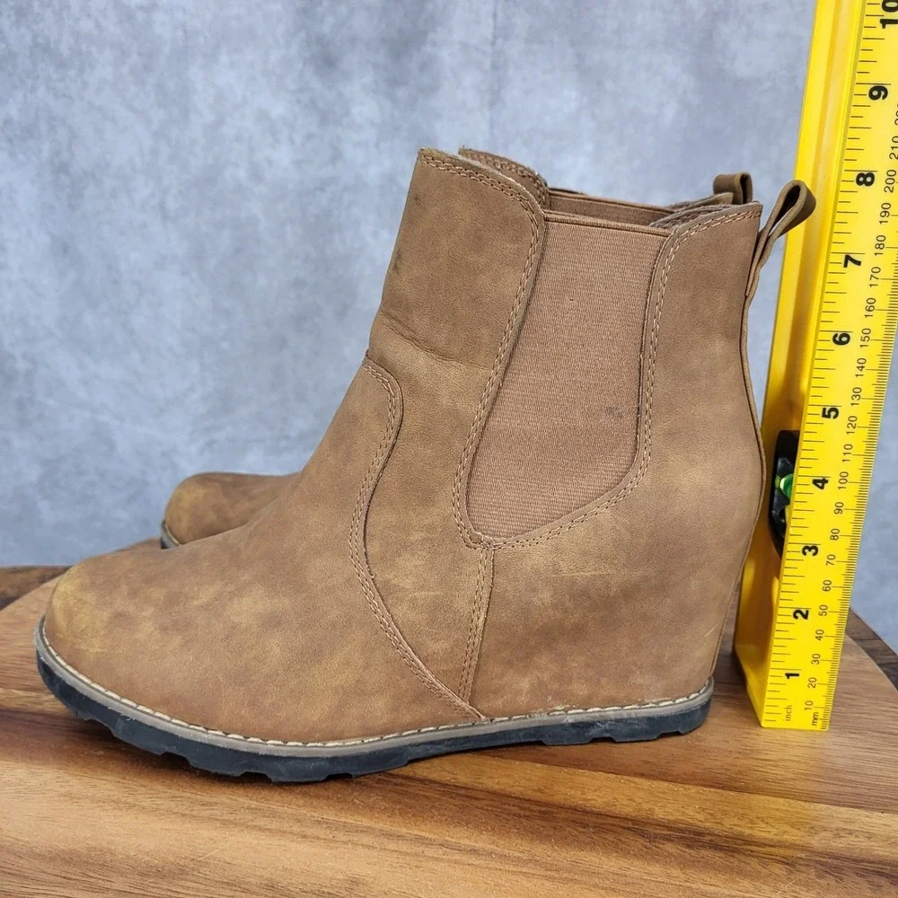 Universal Thread Chelsea Boots‎ Womens Amalia 9.5  Brown Faux Leather Wedge